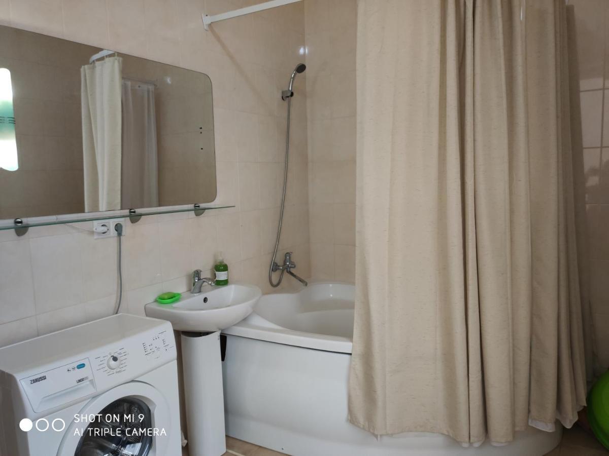 Apartments "Domovik" Івана Парканія 2А Кв 19 Мукачево Экстерьер фото
